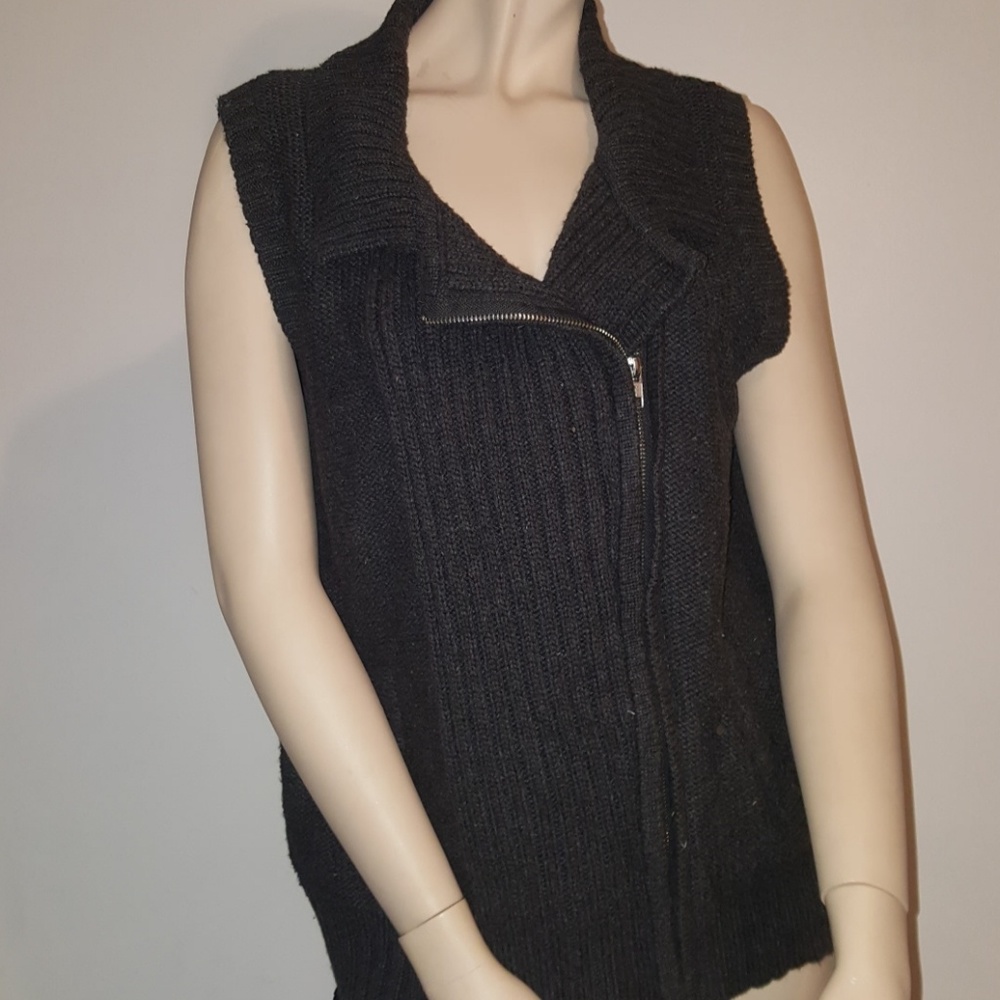 Old Navy sleeveless zip up sweater